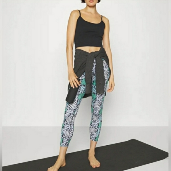 FREE PEOPLE Movement Daisy Check Print Lose Control Legging - Picture 3 of 5